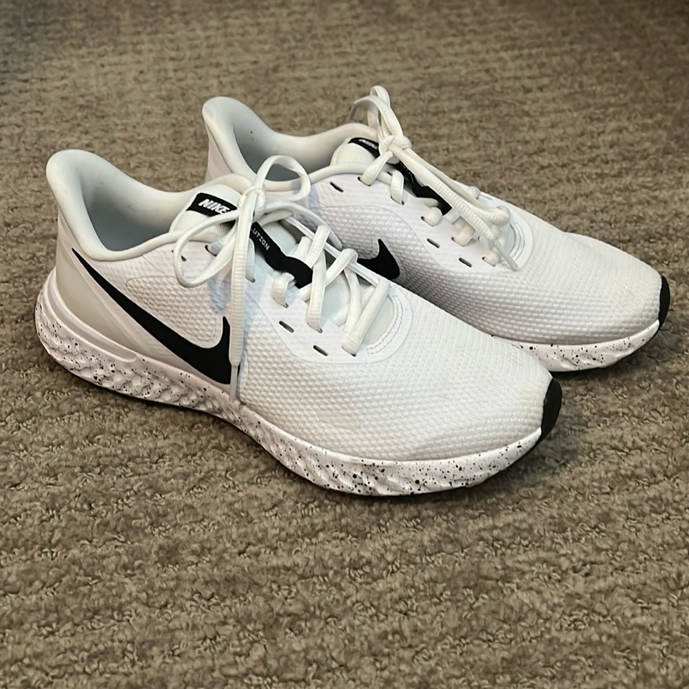 Women’s Nike Revolution Sz 7.5